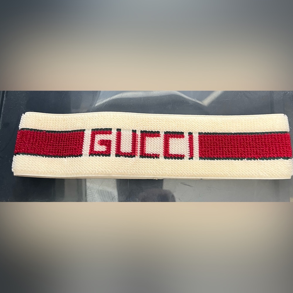 Gucci sweat band, never used. Perfect condition.